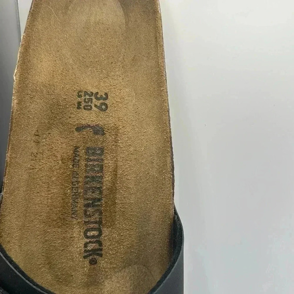 BIRKENSTOCK NWOT SZ 39’. Matte black leather strap - Picture 2 of 7